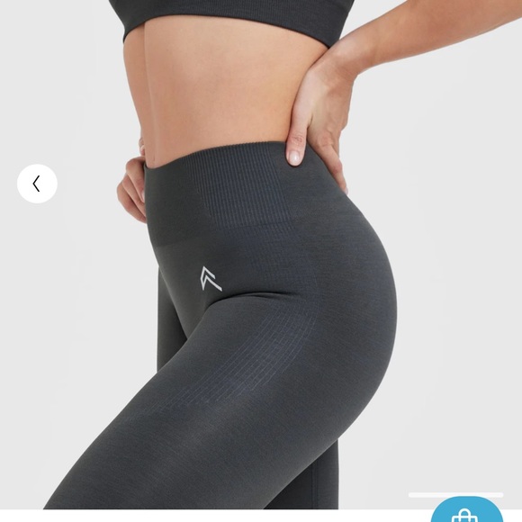 Classic 2.0 Seamless Leggings in Coal - Picture 5 of 9